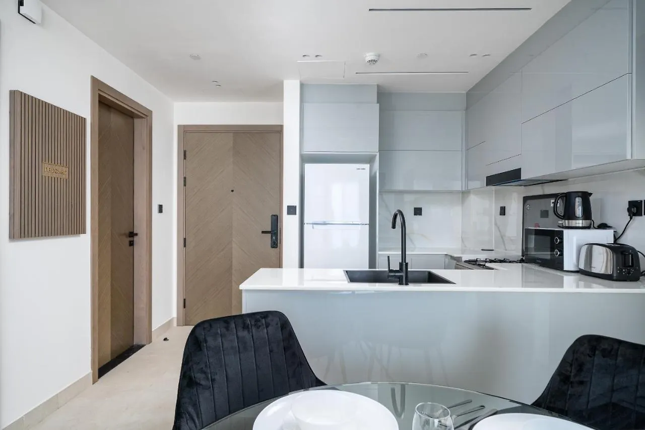 Alh Vacay - With Private Jacuzzi 2 Bedrooms In Binghatti Canal Dubai Apartment
