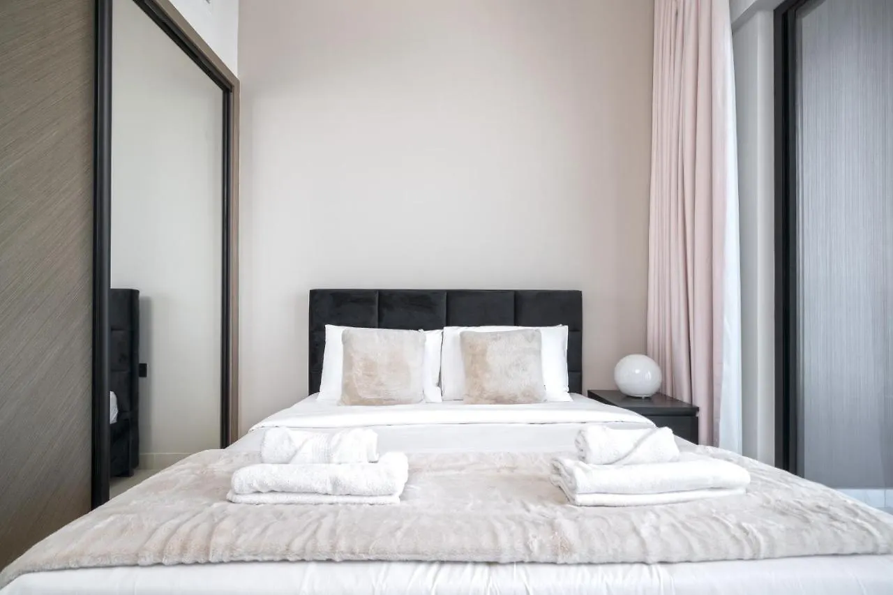 Alh Vacay - With Private Jacuzzi 2 Bedrooms In Binghatti Canal Dubai 0*,